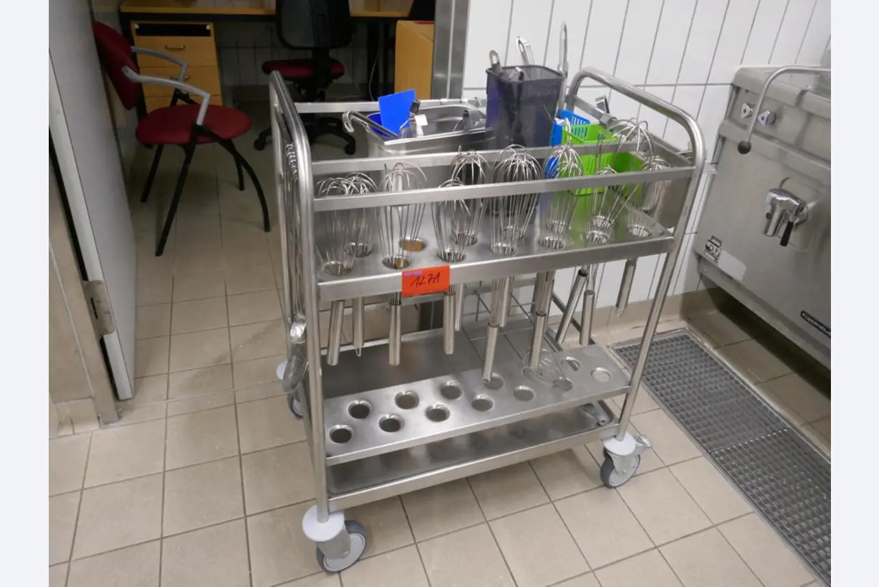 Medyczny sprzęt techniczny, wyposażenie sal operacyjnych, sterylne tace oraz sprzęt i meble szpitalne-1