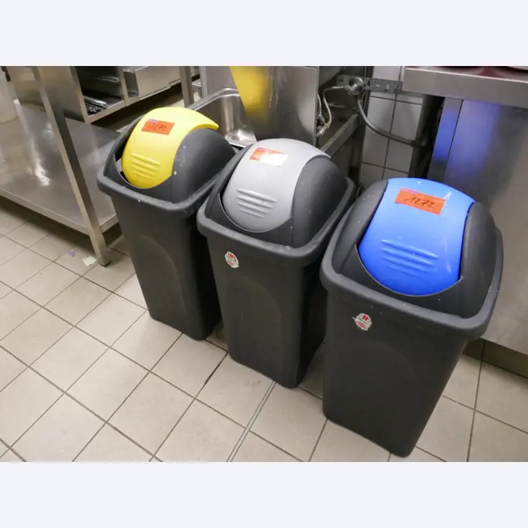 Medyczny sprzęt techniczny, wyposażenie sal operacyjnych, sterylne tace oraz sprzęt i meble szpitalne-2