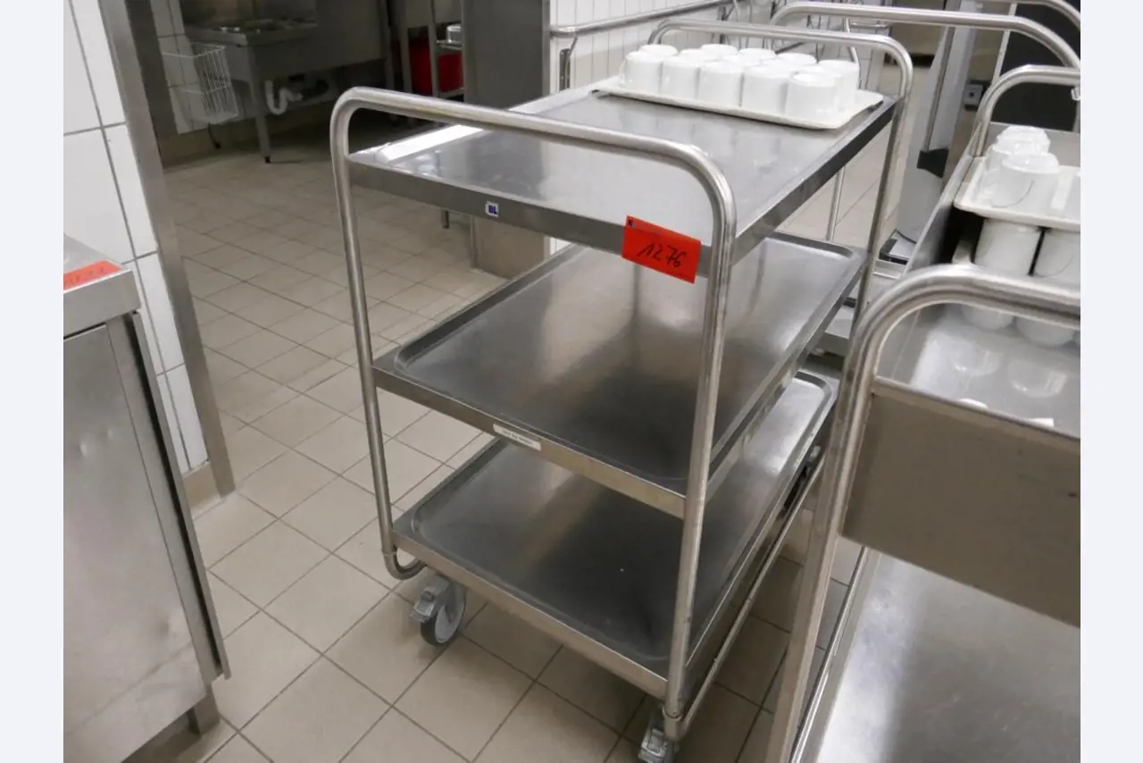 Medyczny sprzęt techniczny, wyposażenie sal operacyjnych, sterylne tace oraz sprzęt i meble szpitalne-1