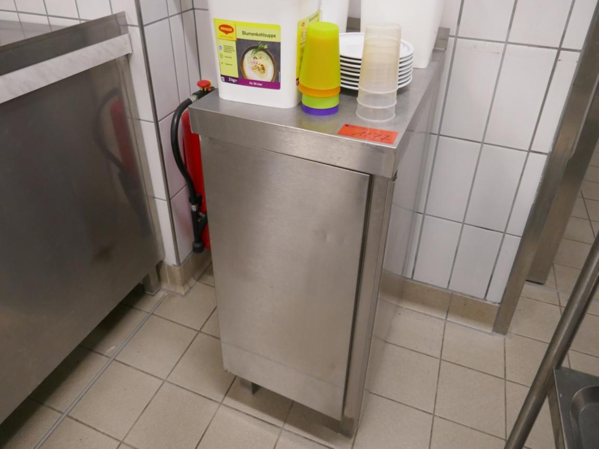 Medyczny sprzęt techniczny, wyposażenie sal operacyjnych, sterylne tace oraz sprzęt i meble szpitalne-1