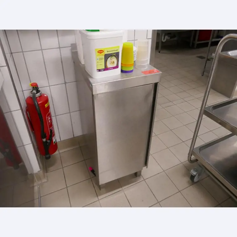 Medyczny sprzęt techniczny, wyposażenie sal operacyjnych, sterylne tace oraz sprzęt i meble szpitalne-2