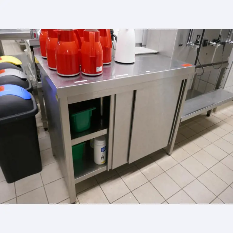 Medyczny sprzęt techniczny, wyposażenie sal operacyjnych, sterylne tace oraz sprzęt i meble szpitalne-1