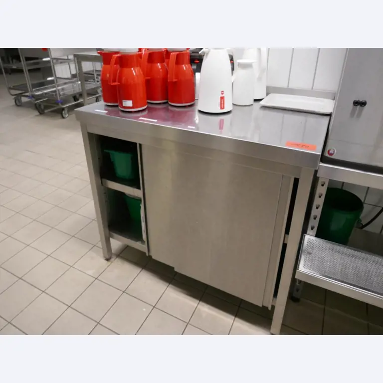 Medyczny sprzęt techniczny, wyposażenie sal operacyjnych, sterylne tace oraz sprzęt i meble szpitalne-2