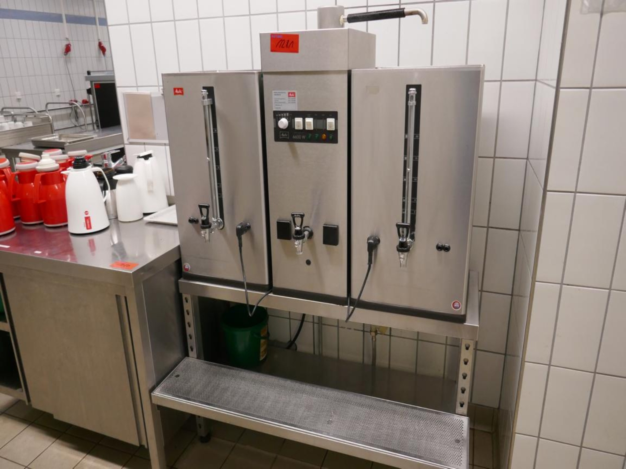 Medyczny sprzęt techniczny, wyposażenie sal operacyjnych, sterylne tace oraz sprzęt i meble szpitalne-2