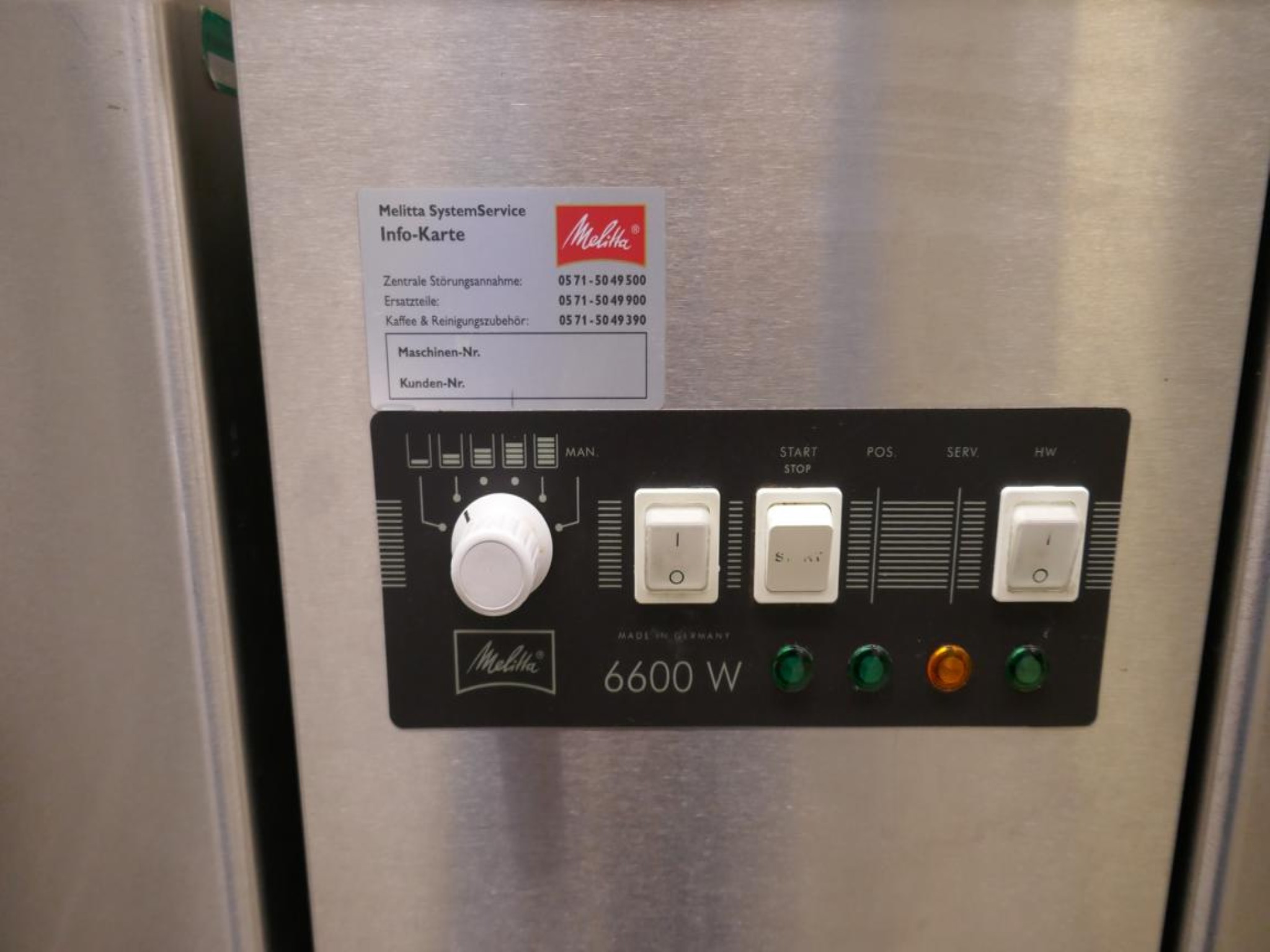 Medyczny sprzęt techniczny, wyposażenie sal operacyjnych, sterylne tace oraz sprzęt i meble szpitalne-3