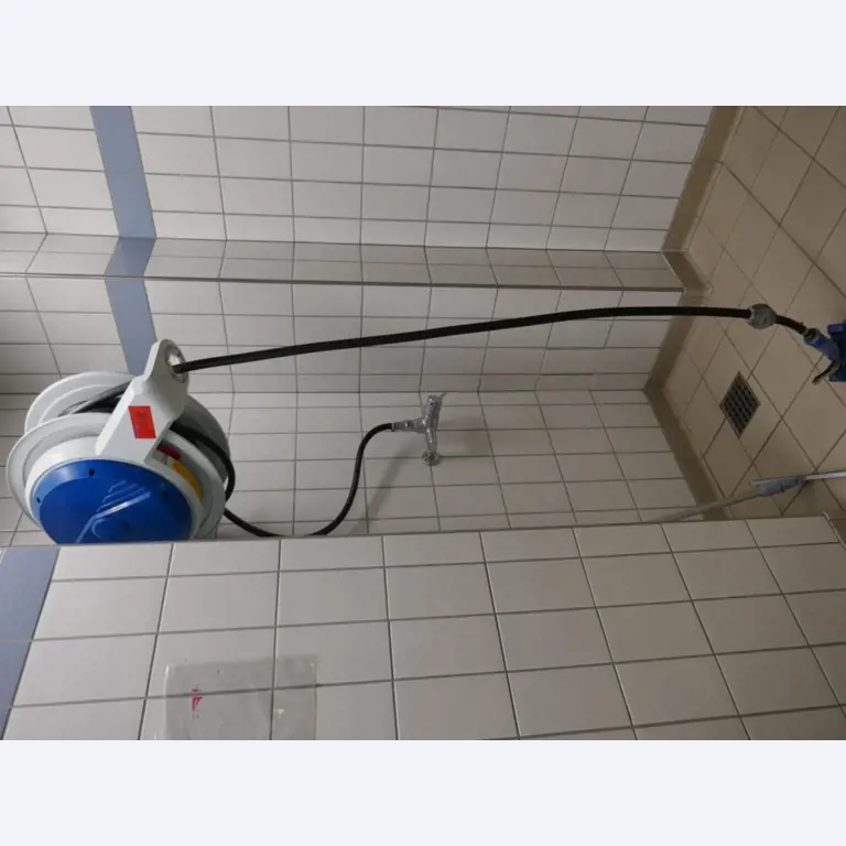 Medyczny sprzęt techniczny, wyposażenie sal operacyjnych, sterylne tace oraz sprzęt i meble szpitalne-2