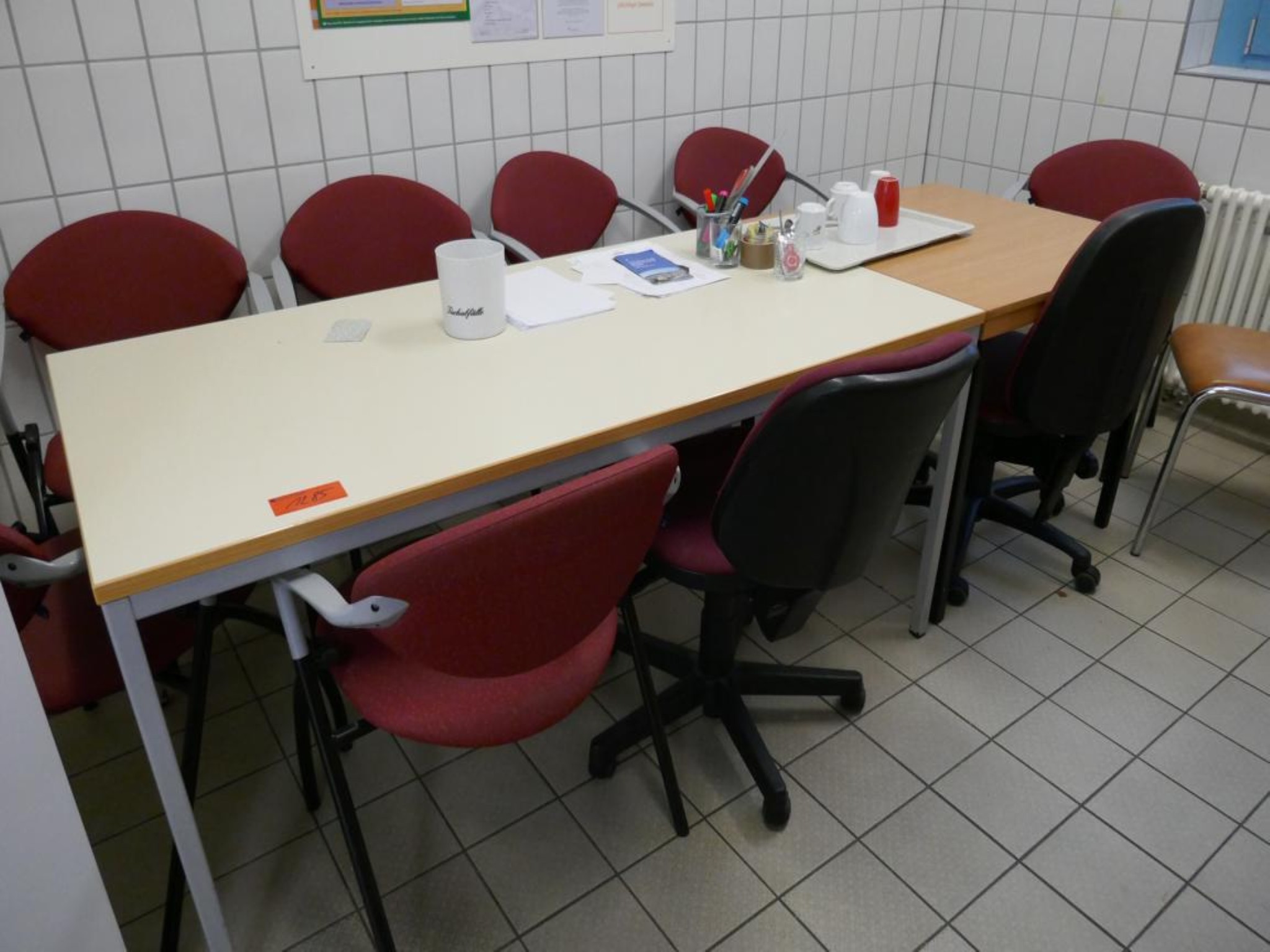 Medyczny sprzęt techniczny, wyposażenie sal operacyjnych, sterylne tace oraz sprzęt i meble szpitalne-1