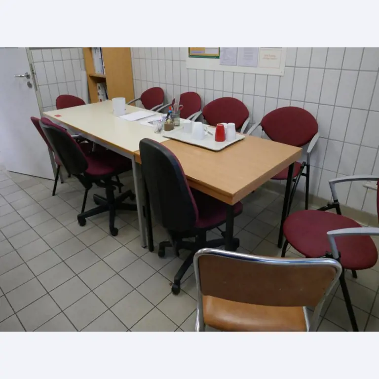 Medyczny sprzęt techniczny, wyposażenie sal operacyjnych, sterylne tace oraz sprzęt i meble szpitalne-2