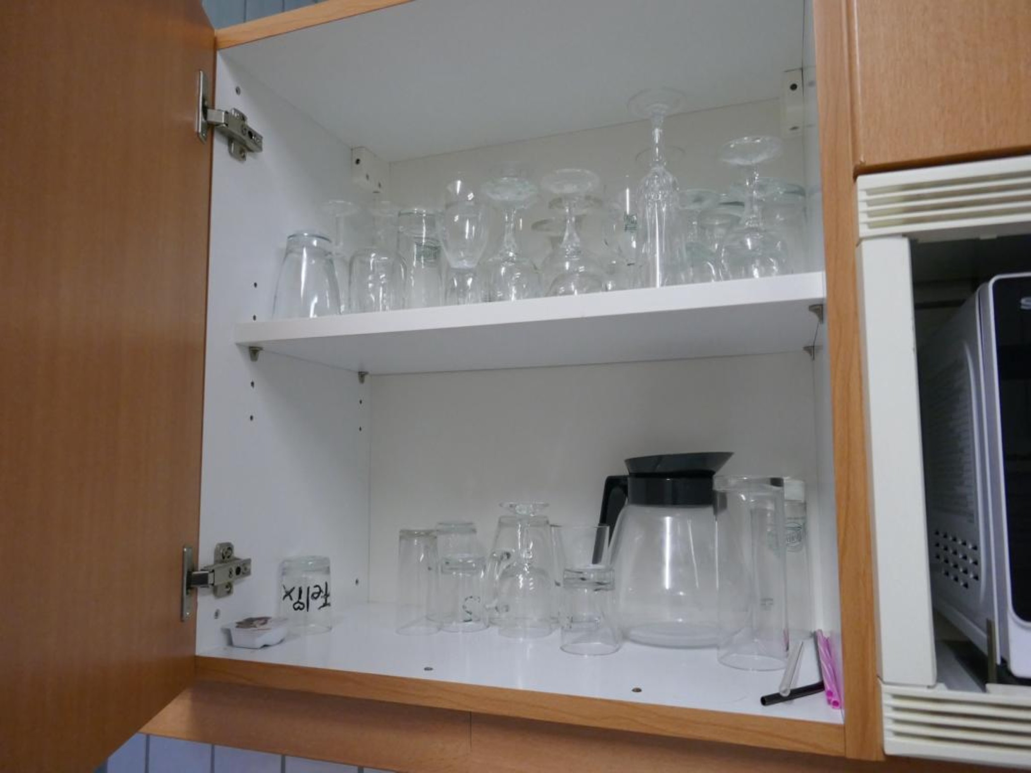 Medyczny sprzęt techniczny, wyposażenie sal operacyjnych, sterylne tace oraz sprzęt i meble szpitalne-2