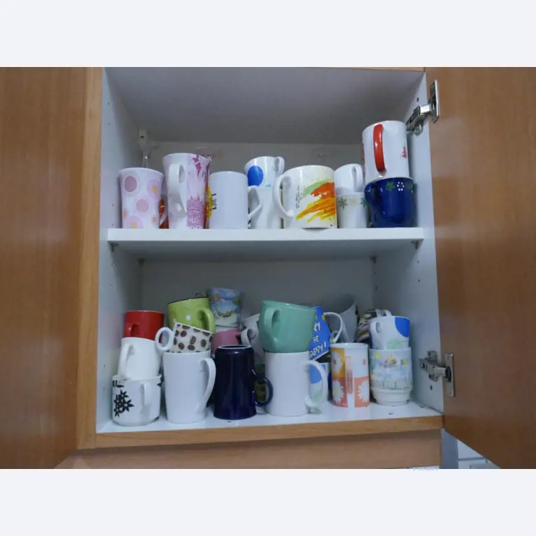 Medyczny sprzęt techniczny, wyposażenie sal operacyjnych, sterylne tace oraz sprzęt i meble szpitalne-3