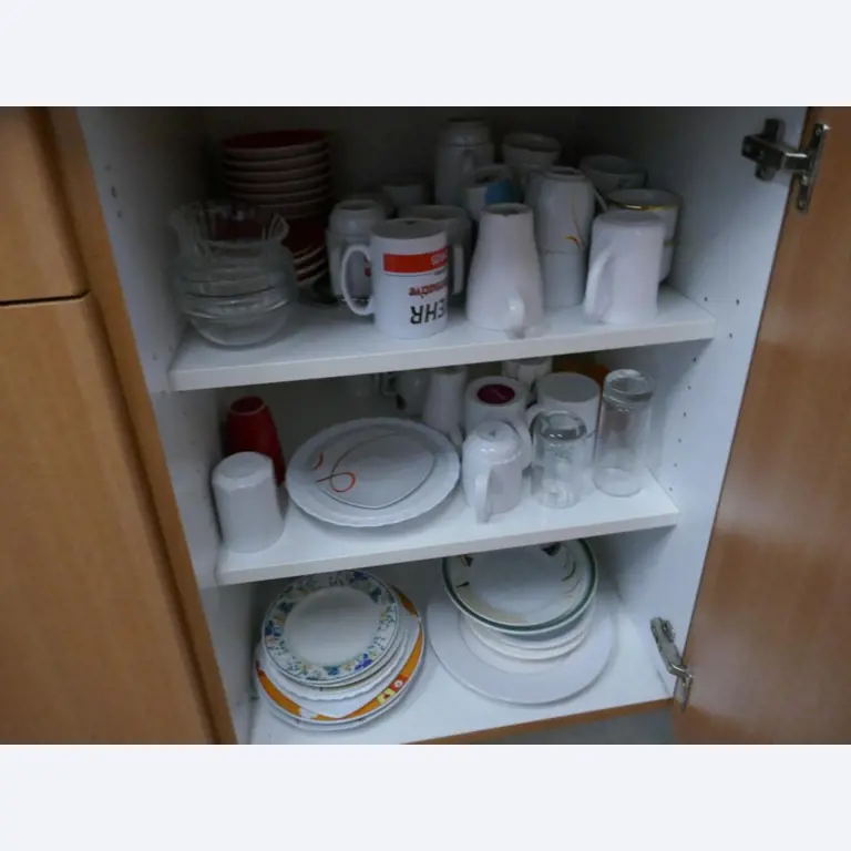 Medyczny sprzęt techniczny, wyposażenie sal operacyjnych, sterylne tace oraz sprzęt i meble szpitalne-4