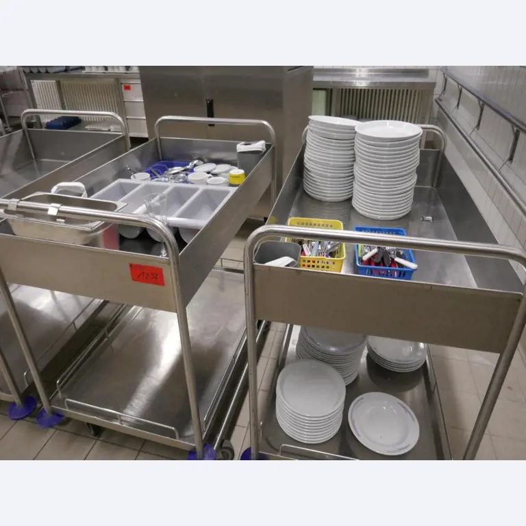 Medyczny sprzęt techniczny, wyposażenie sal operacyjnych, sterylne tace oraz sprzęt i meble szpitalne-9