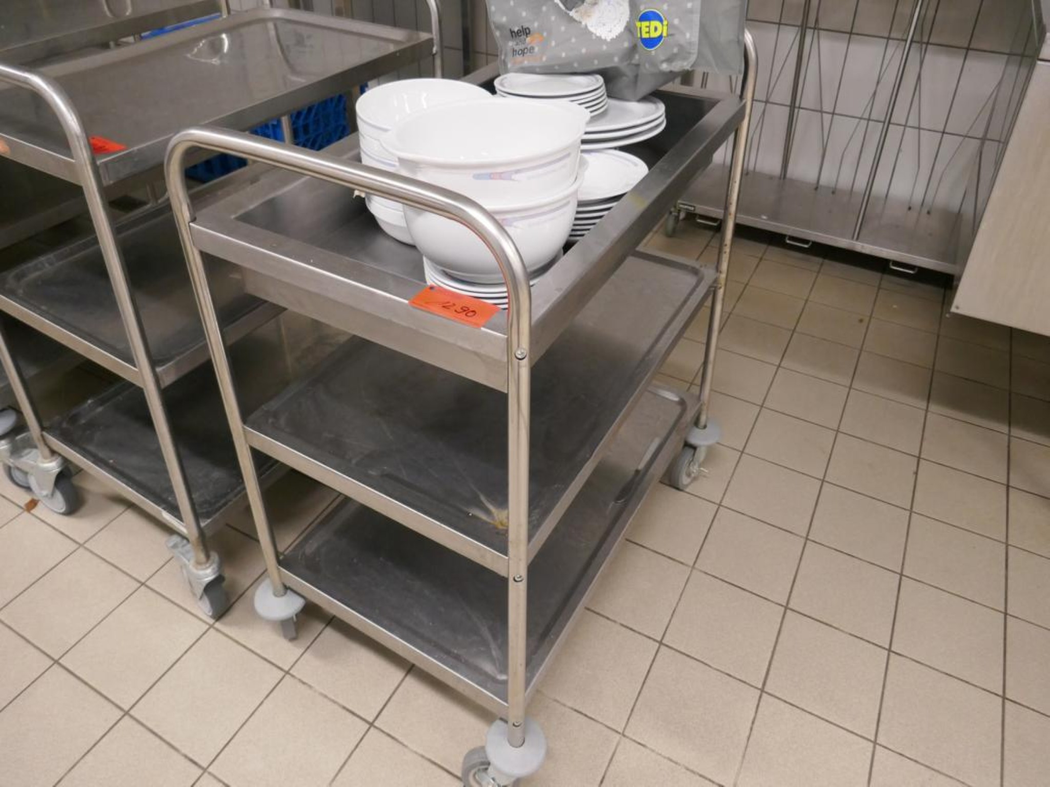 Medyczny sprzęt techniczny, wyposażenie sal operacyjnych, sterylne tace oraz sprzęt i meble szpitalne-1