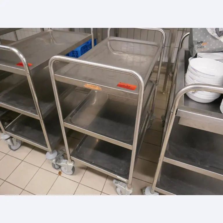 Medyczny sprzęt techniczny, wyposażenie sal operacyjnych, sterylne tace oraz sprzęt i meble szpitalne-1