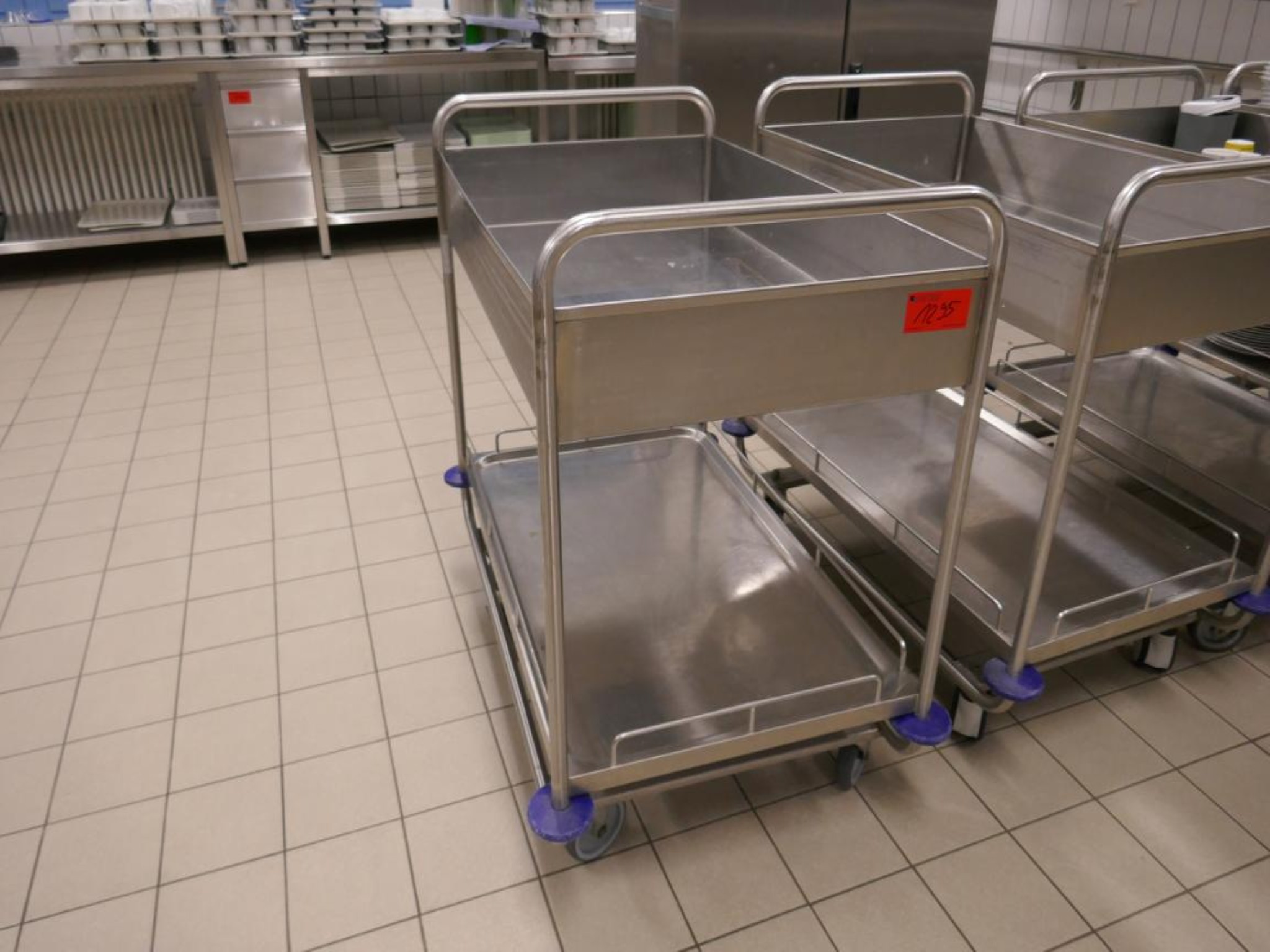 Medyczny sprzęt techniczny, wyposażenie sal operacyjnych, sterylne tace oraz sprzęt i meble szpitalne-1