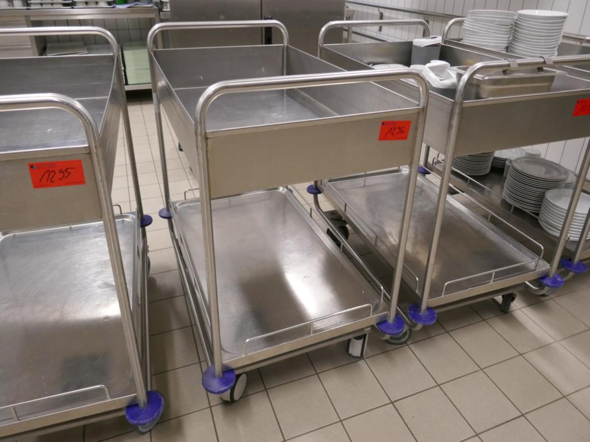 Medyczny sprzęt techniczny, wyposażenie sal operacyjnych, sterylne tace oraz sprzęt i meble szpitalne-1