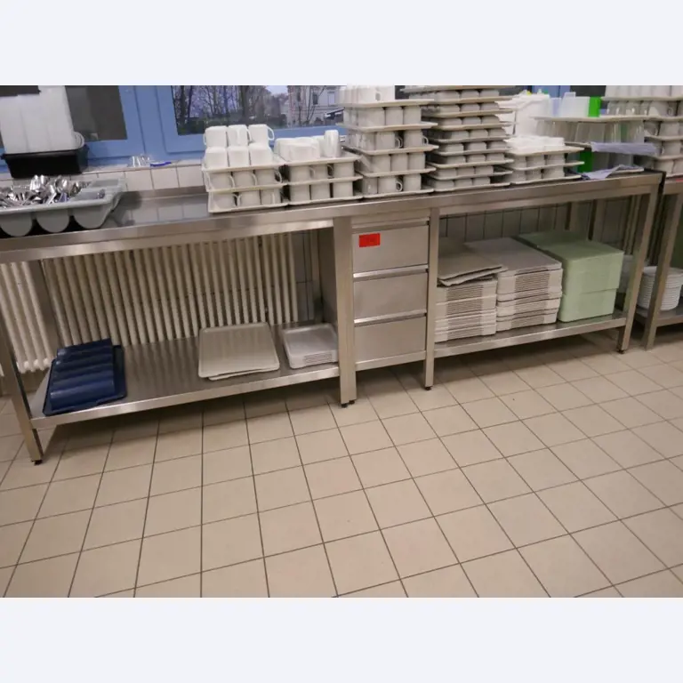 Medyczny sprzęt techniczny, wyposażenie sal operacyjnych, sterylne tace oraz sprzęt i meble szpitalne-1