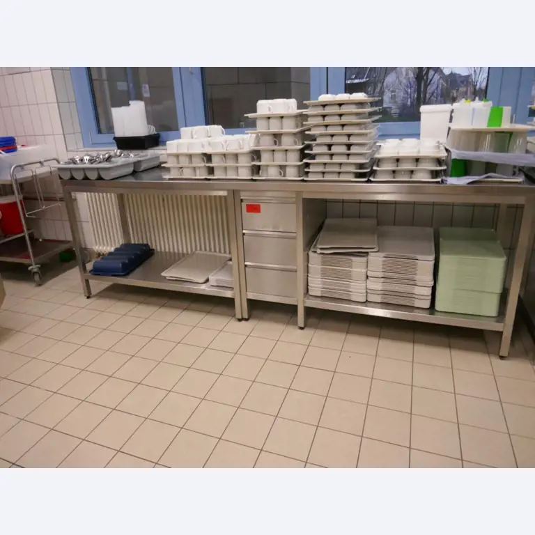 Medyczny sprzęt techniczny, wyposażenie sal operacyjnych, sterylne tace oraz sprzęt i meble szpitalne-2