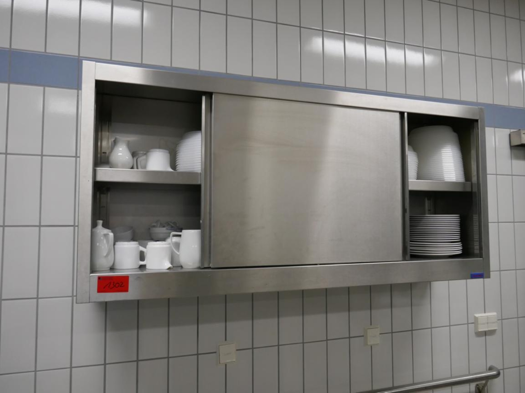 Medyczny sprzęt techniczny, wyposażenie sal operacyjnych, sterylne tace oraz sprzęt i meble szpitalne-1