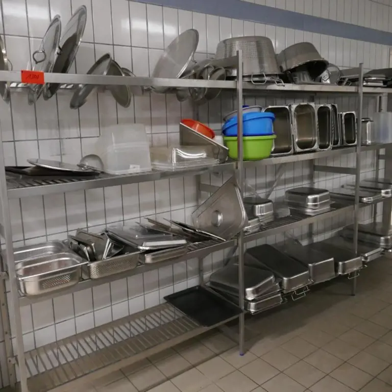 4 lfm. Regał magazynowy