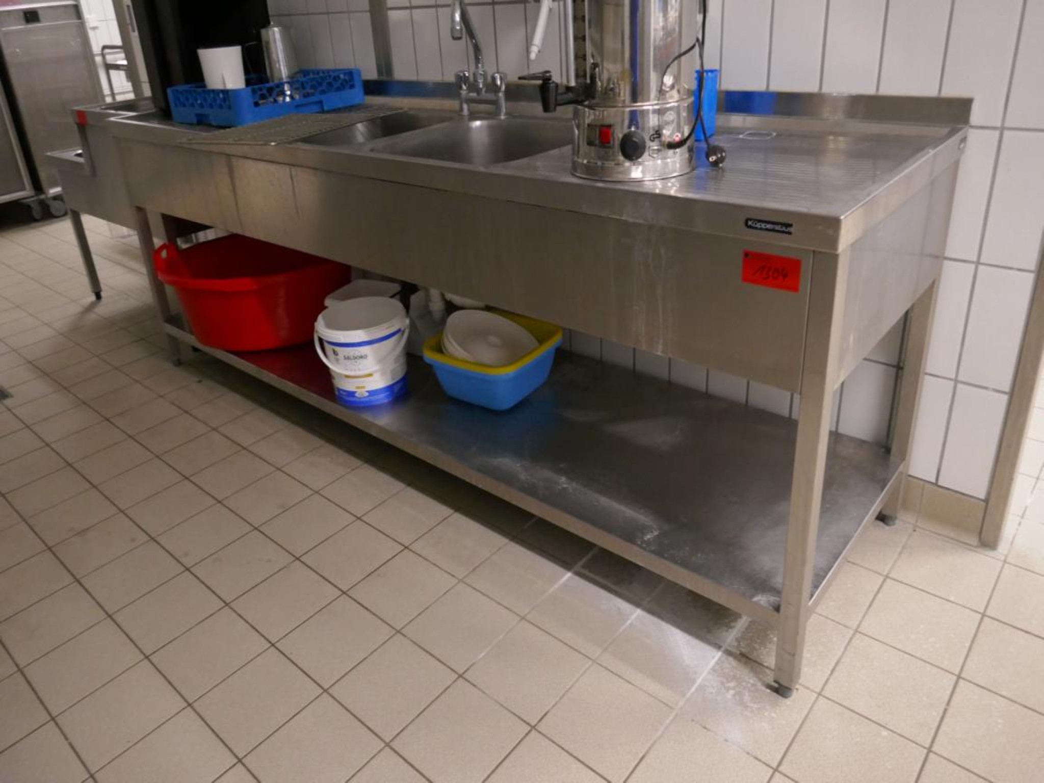 Medyczny sprzęt techniczny, wyposażenie sal operacyjnych, sterylne tace oraz sprzęt i meble szpitalne-1