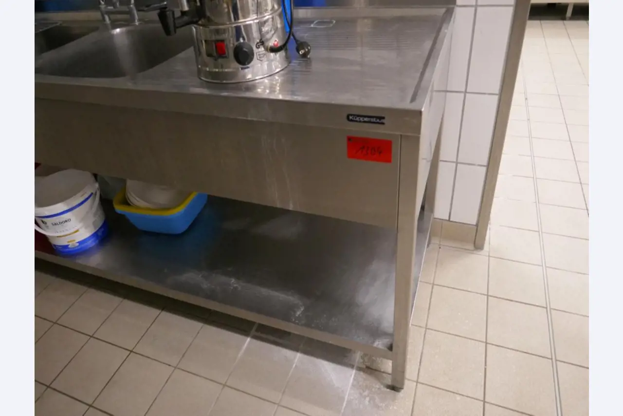 Medyczny sprzęt techniczny, wyposażenie sal operacyjnych, sterylne tace oraz sprzęt i meble szpitalne-2