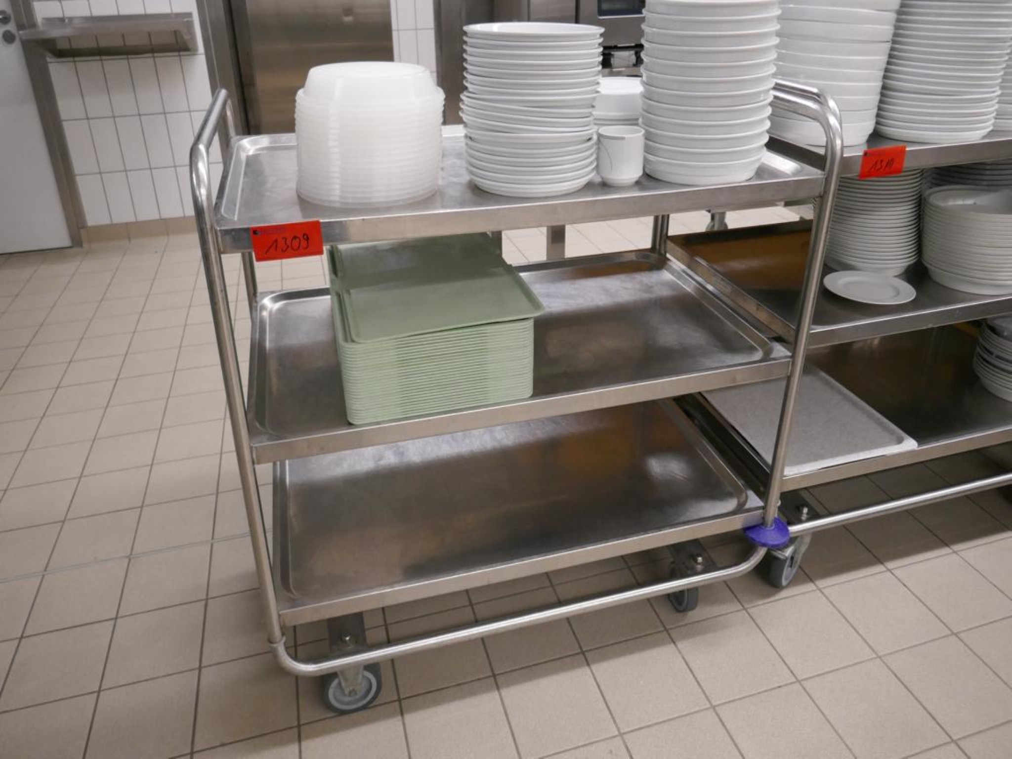 Medyczny sprzęt techniczny, wyposażenie sal operacyjnych, sterylne tace oraz sprzęt i meble szpitalne-1