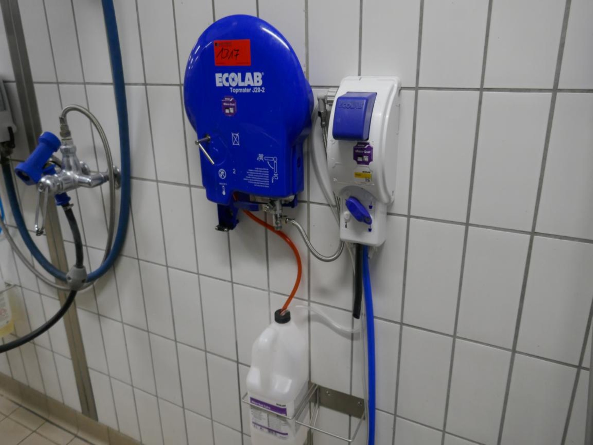 Medyczny sprzęt techniczny, wyposażenie sal operacyjnych, sterylne tace oraz sprzęt i meble szpitalne-2