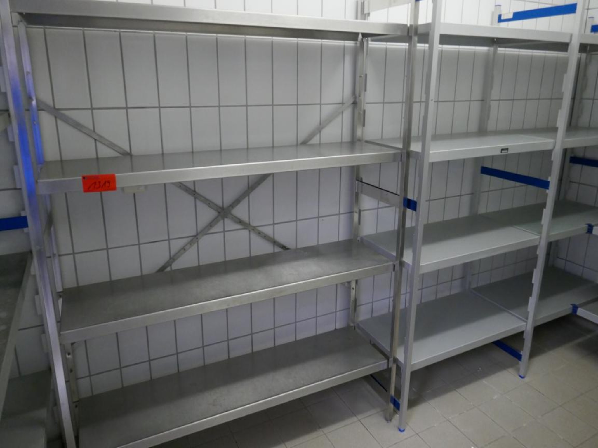 Medyczny sprzęt techniczny, wyposażenie sal operacyjnych, sterylne tace oraz sprzęt i meble szpitalne-1