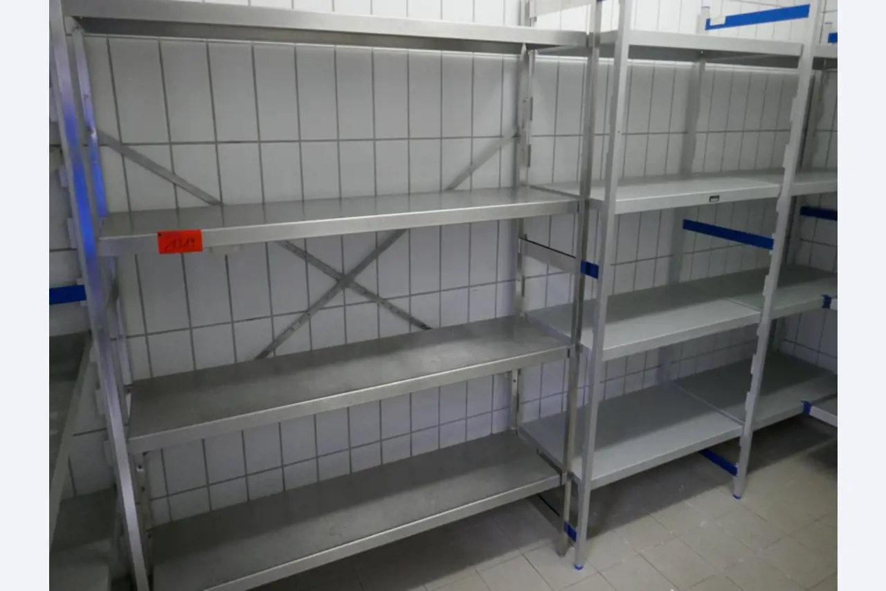 Medyczny sprzęt techniczny, wyposażenie sal operacyjnych, sterylne tace oraz sprzęt i meble szpitalne-1