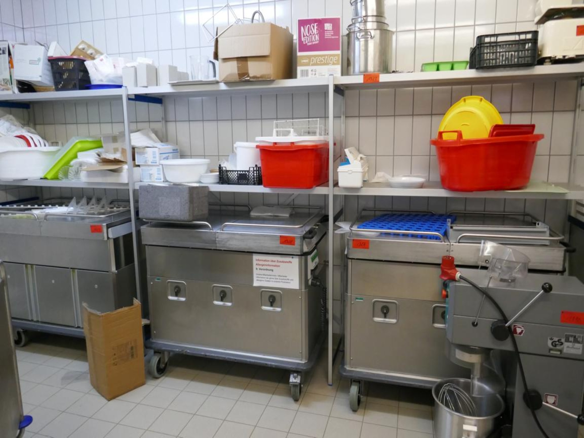 Medyczny sprzęt techniczny, wyposażenie sal operacyjnych, sterylne tace oraz sprzęt i meble szpitalne-1