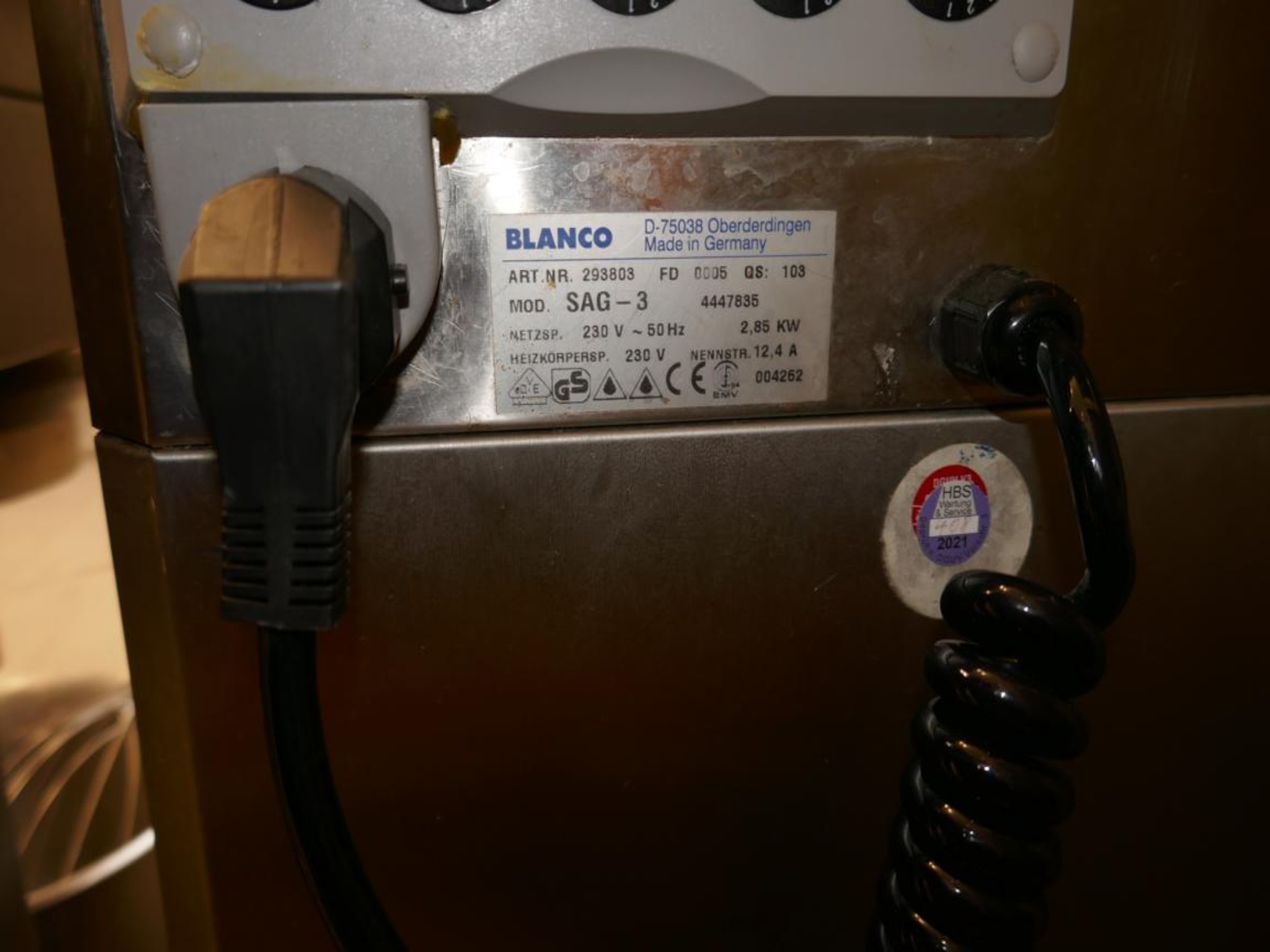 Medyczny sprzęt techniczny, wyposażenie sal operacyjnych, sterylne tace oraz sprzęt i meble szpitalne-3