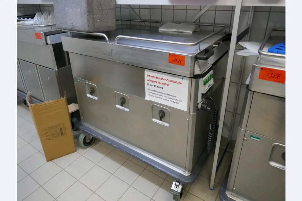 Medyczny sprzęt techniczny, wyposażenie sal operacyjnych, sterylne tace oraz sprzęt i meble szpitalne-1