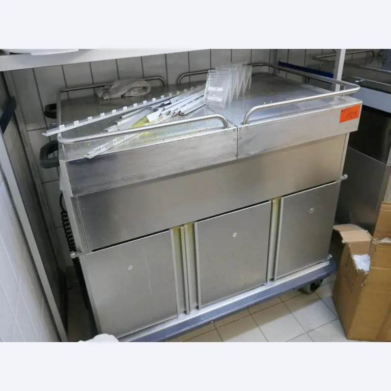 Medyczny sprzęt techniczny, wyposażenie sal operacyjnych, sterylne tace oraz sprzęt i meble szpitalne-3