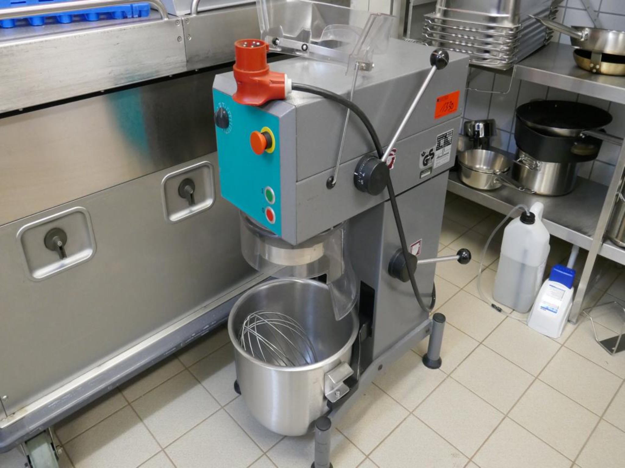 Medyczny sprzęt techniczny, wyposażenie sal operacyjnych, sterylne tace oraz sprzęt i meble szpitalne-1