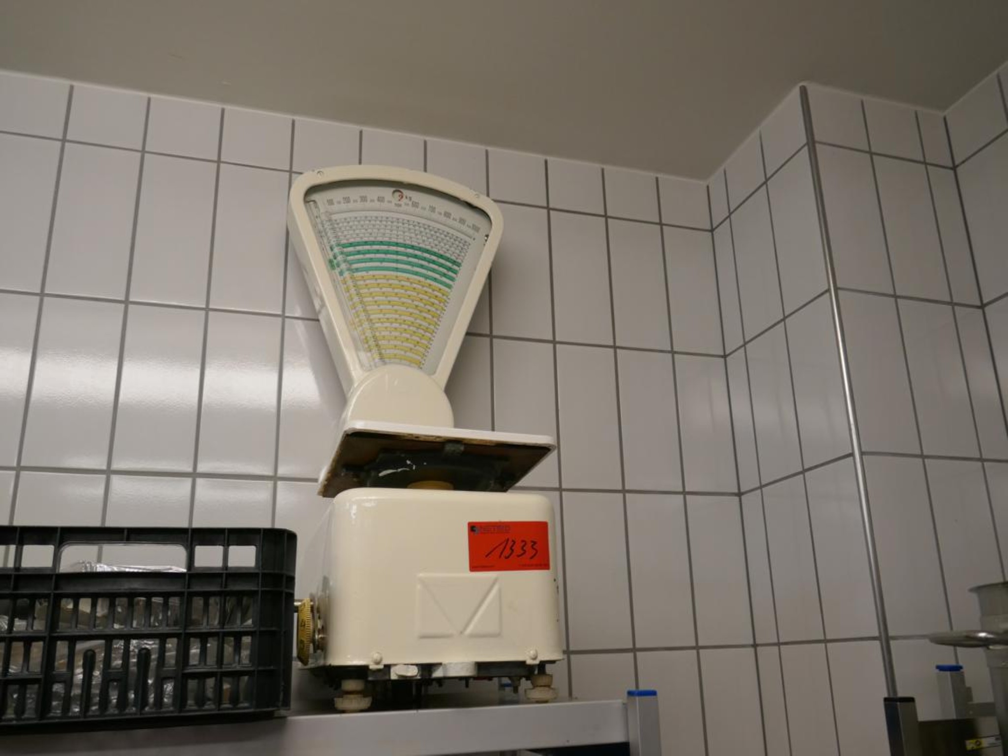 Medyczny sprzęt techniczny, wyposażenie sal operacyjnych, sterylne tace oraz sprzęt i meble szpitalne-1