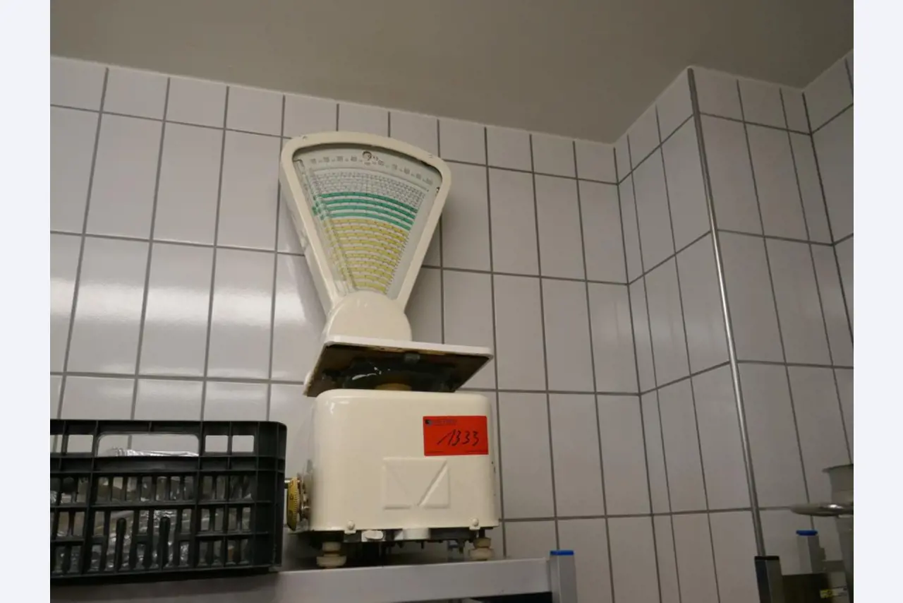 Medyczny sprzęt techniczny, wyposażenie sal operacyjnych, sterylne tace oraz sprzęt i meble szpitalne-1