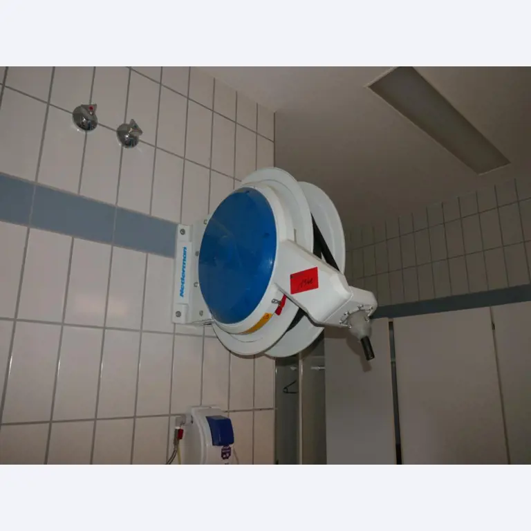 Medyczny sprzęt techniczny, wyposażenie sal operacyjnych, sterylne tace oraz sprzęt i meble szpitalne-1