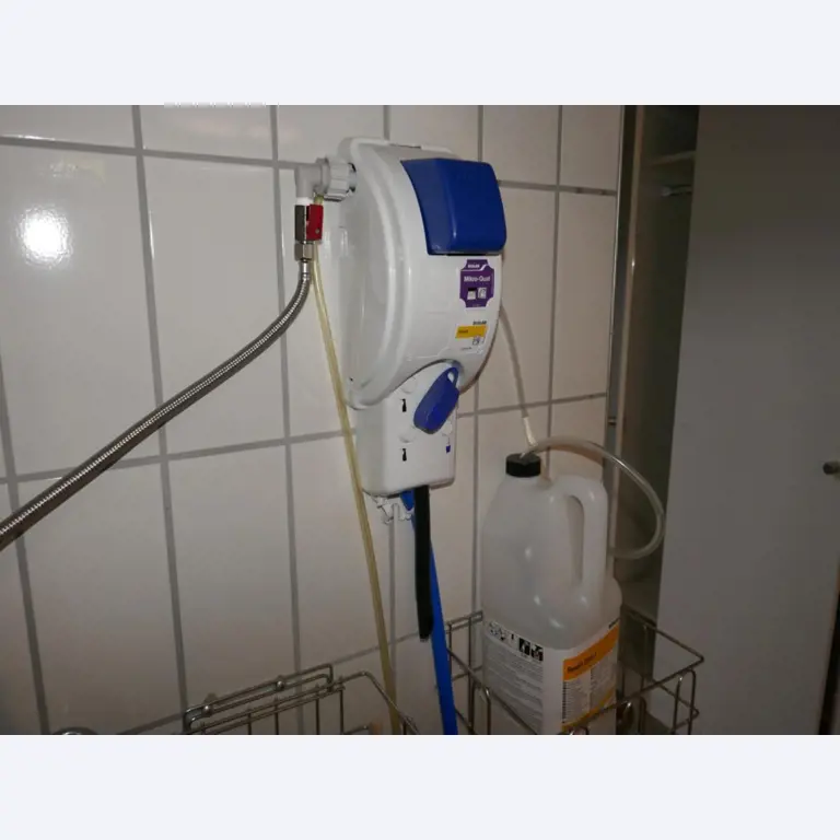 Medyczny sprzęt techniczny, wyposażenie sal operacyjnych, sterylne tace oraz sprzęt i meble szpitalne-2