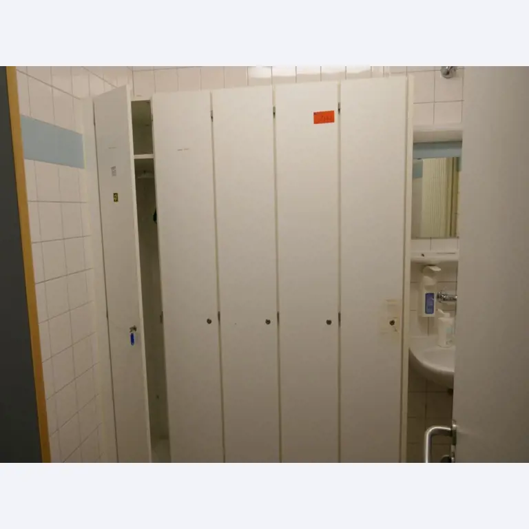 Medyczny sprzęt techniczny, wyposażenie sal operacyjnych, sterylne tace oraz sprzęt i meble szpitalne-1