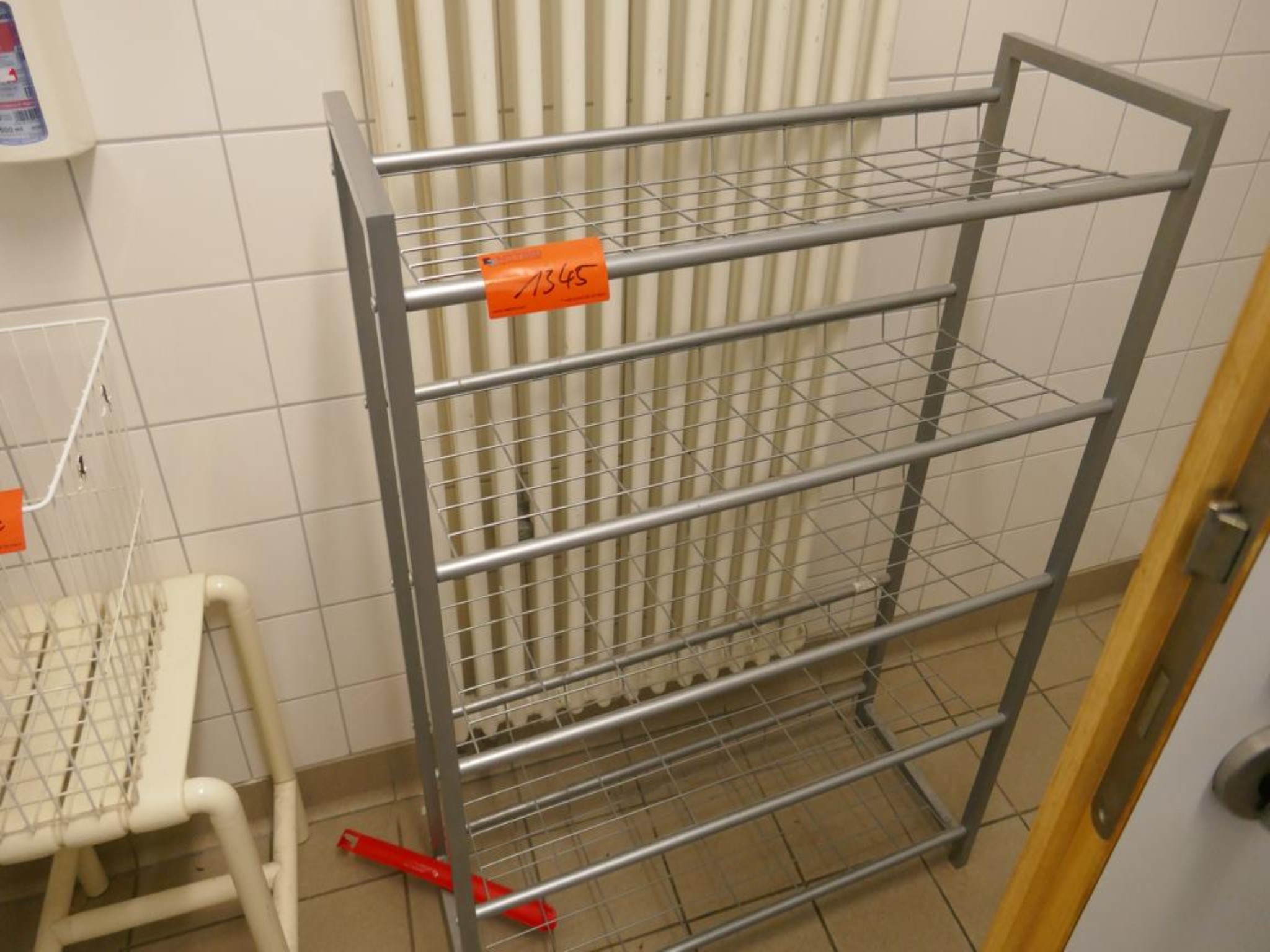 Medyczny sprzęt techniczny, wyposażenie sal operacyjnych, sterylne tace oraz sprzęt i meble szpitalne-1