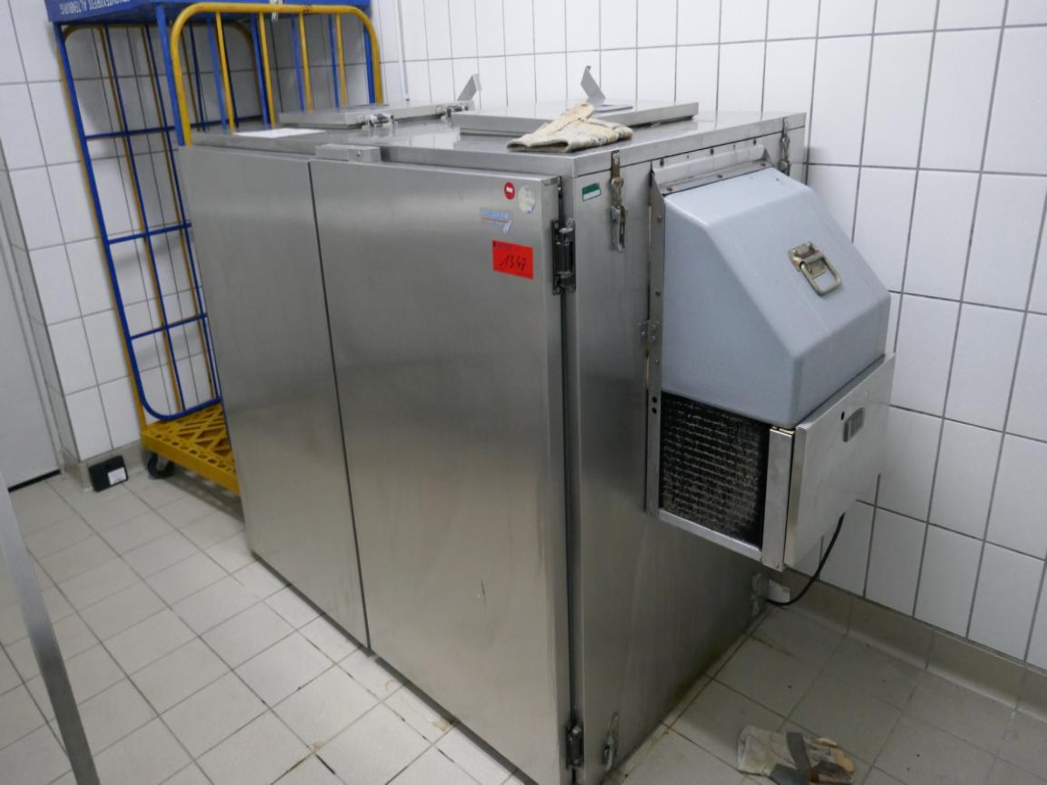 Medyczny sprzęt techniczny, wyposażenie sal operacyjnych, sterylne tace oraz sprzęt i meble szpitalne-1