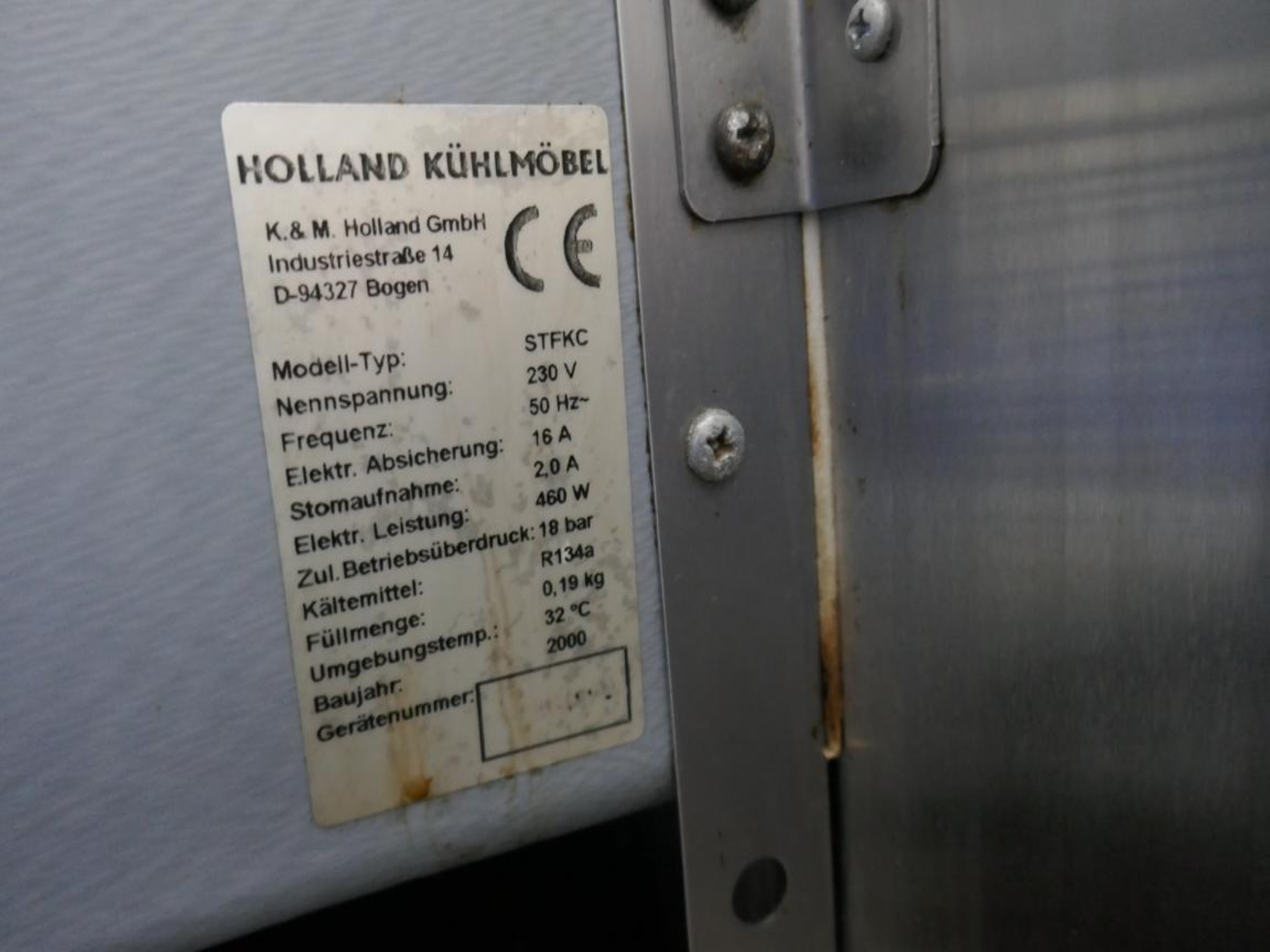 Medyczny sprzęt techniczny, wyposażenie sal operacyjnych, sterylne tace oraz sprzęt i meble szpitalne-3