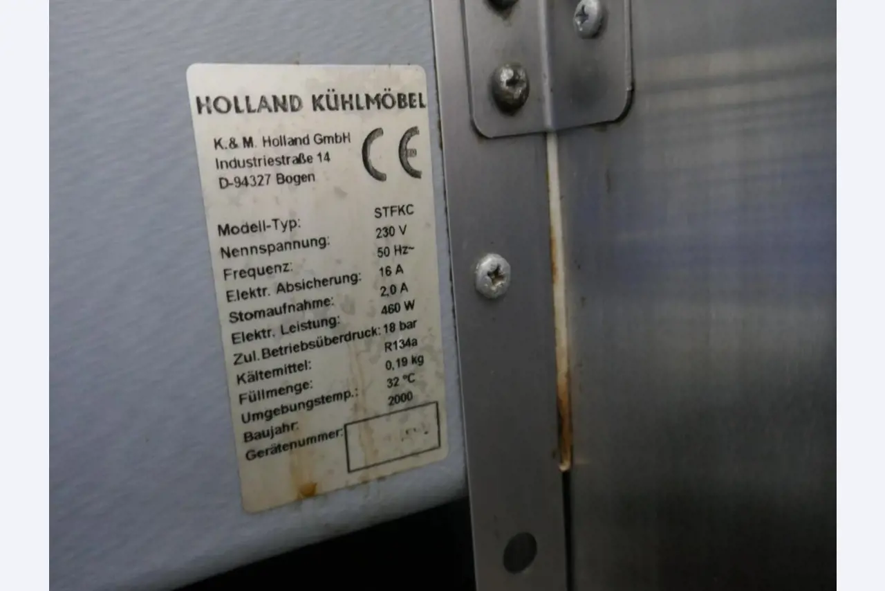 Medyczny sprzęt techniczny, wyposażenie sal operacyjnych, sterylne tace oraz sprzęt i meble szpitalne-3