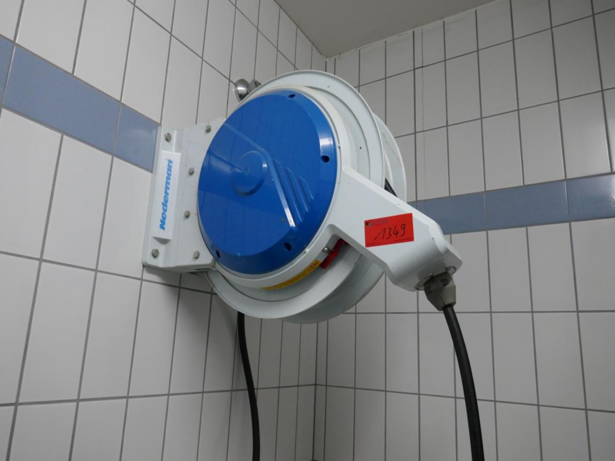 Medyczny sprzęt techniczny, wyposażenie sal operacyjnych, sterylne tace oraz sprzęt i meble szpitalne-1