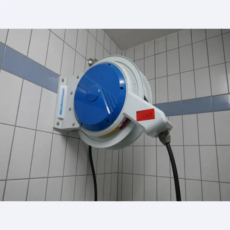 Medyczny sprzęt techniczny, wyposażenie sal operacyjnych, sterylne tace oraz sprzęt i meble szpitalne-1