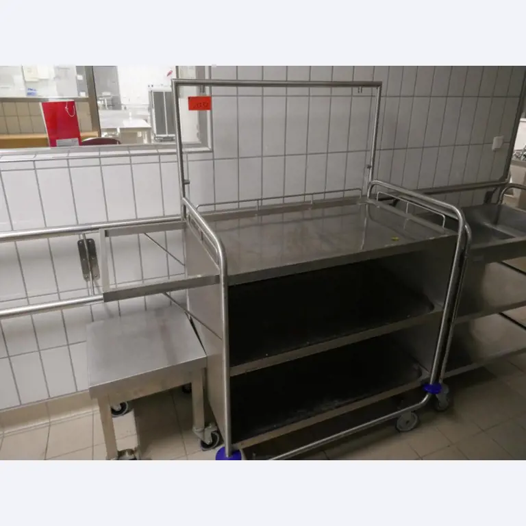 Medyczny sprzęt techniczny, wyposażenie sal operacyjnych, sterylne tace oraz sprzęt i meble szpitalne-1