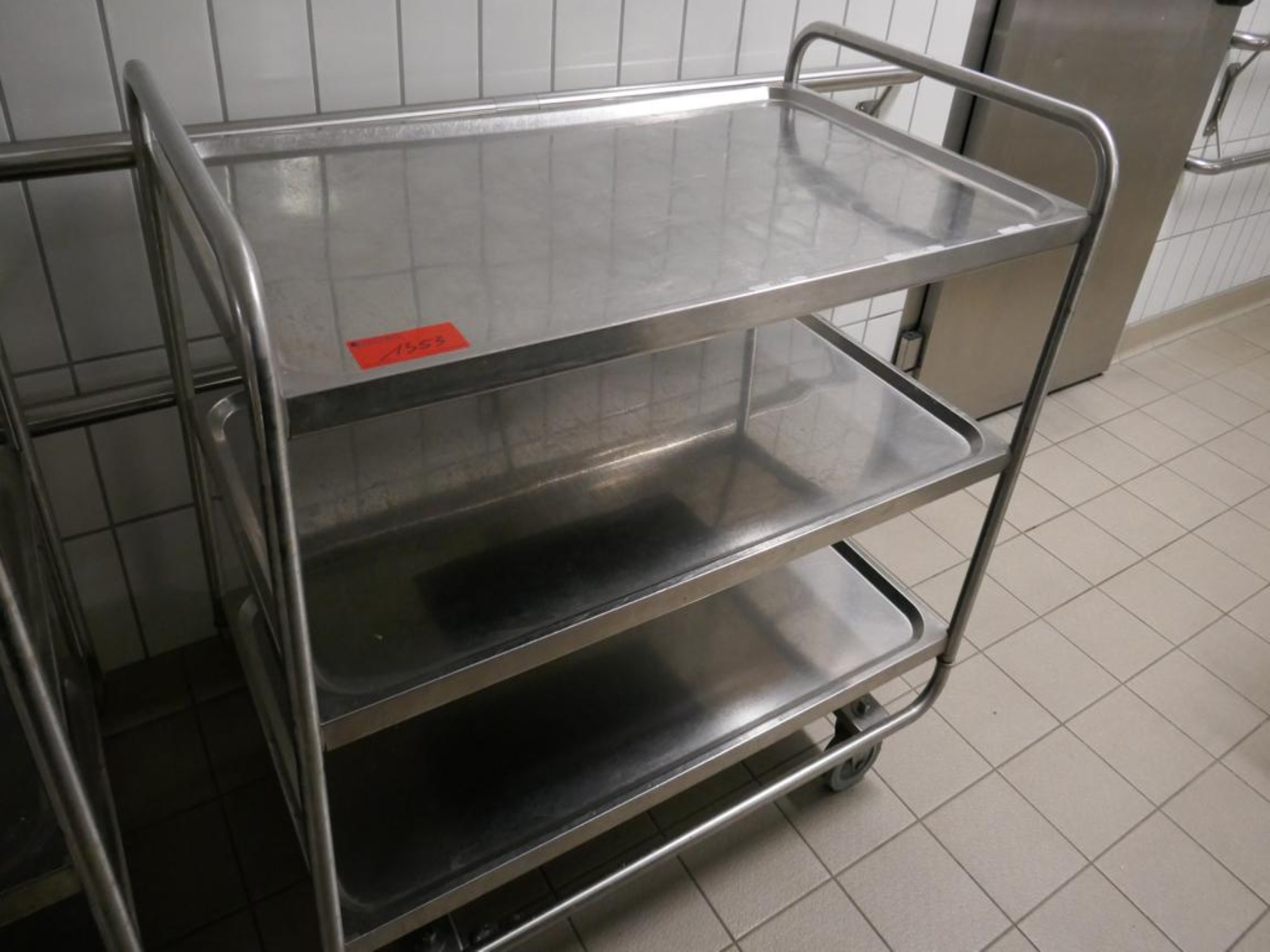 Medyczny sprzęt techniczny, wyposażenie sal operacyjnych, sterylne tace oraz sprzęt i meble szpitalne-1