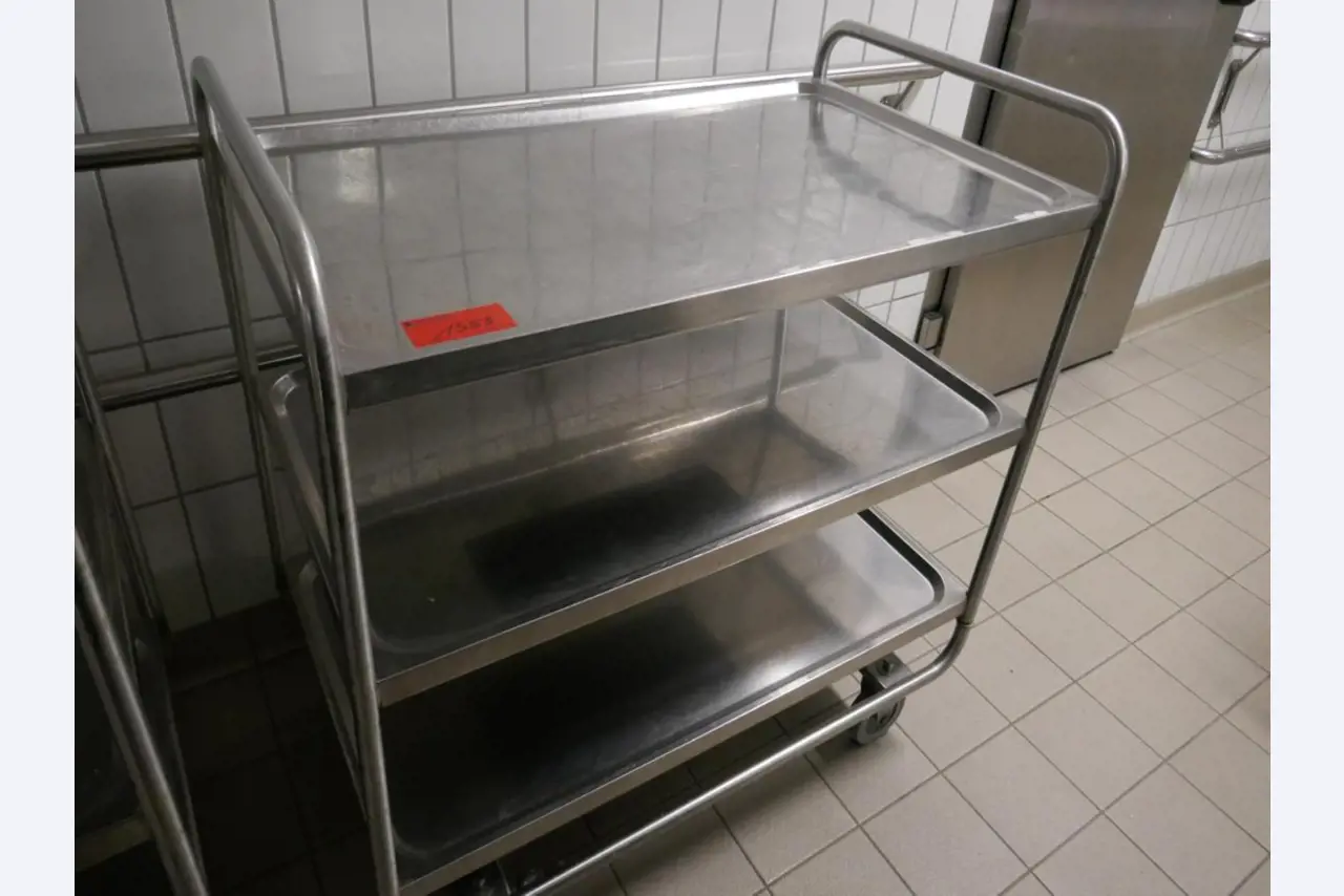 Medyczny sprzęt techniczny, wyposażenie sal operacyjnych, sterylne tace oraz sprzęt i meble szpitalne-1