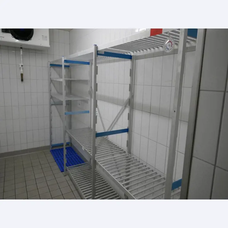 Medyczny sprzęt techniczny, wyposażenie sal operacyjnych, sterylne tace oraz sprzęt i meble szpitalne-1